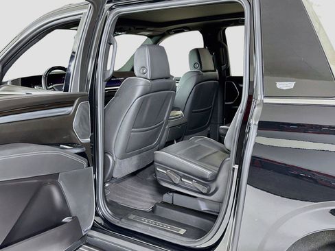 Used 2025 Cadillac Escalade ESV Premium Luxury AWD/4WD image 26