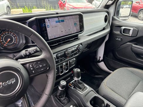 Used 2025 Jeep Wrangler Unlimited Sport AWD/4WD image 17