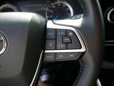 Certified 2024 Toyota Highlander LE AWD/4WD image 25