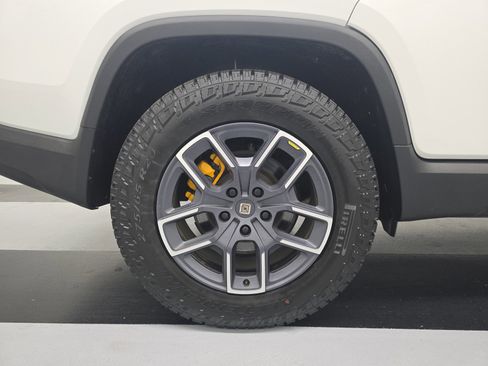 Used 2022 Rivian R1T Launch Edition image 12