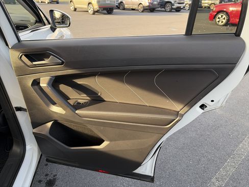 Used 2022 Volkswagen Tiguan SE image 25