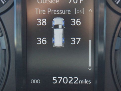 Used 2024 Toyota 4Runner SR5 AWD/4WD image 4