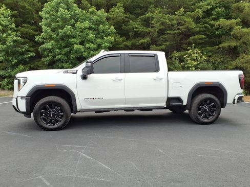 Used 2025 GMC Sierra 2500 AT4 AWD/4WD image 2