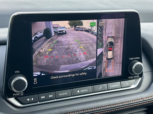 Used 2025 Nissan Rogue SV image 18