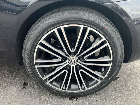Used 2014 Volkswagen Eos FWD image 12