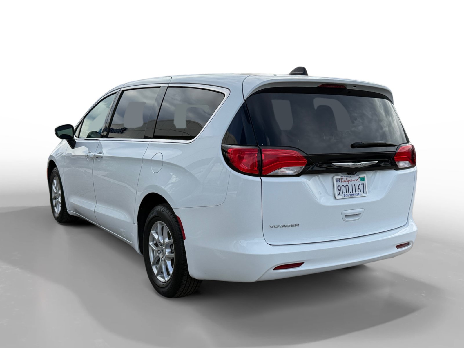 Used 2022 Chrysler Voyager LX FWD image 3