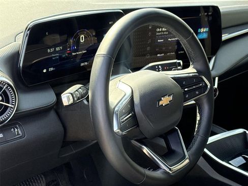 Used 2025 Chevrolet Equinox LT image 9