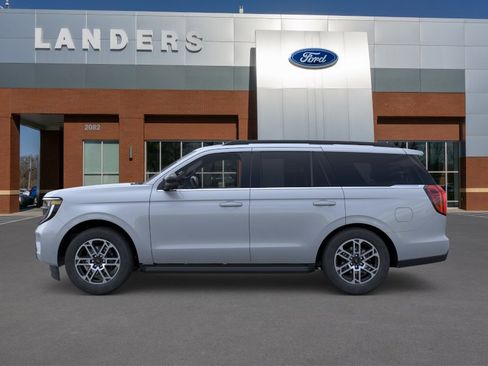 New 2026 Ford Expedition Active AWD/4WD image 3