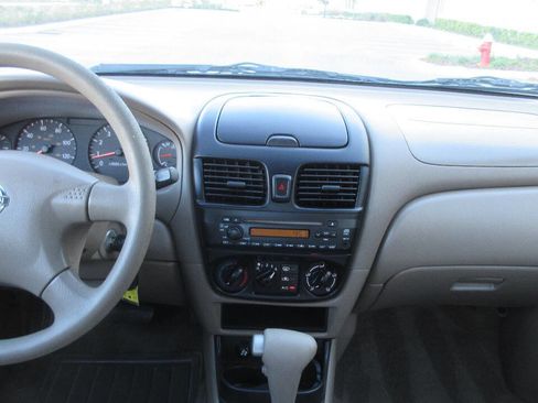 Used 2004 Nissan Sentra S image 30
