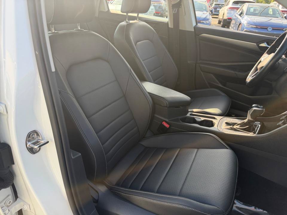 Certified 2022 Volkswagen Jetta SE FWD image 28
