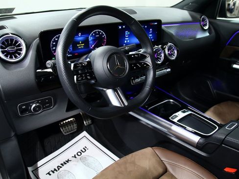 Used 2025 Mercedes-Benz GLA 250 4MATIC image 5