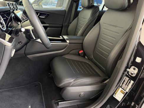 Certified 2025 Mercedes-Benz GLC 300 image 8