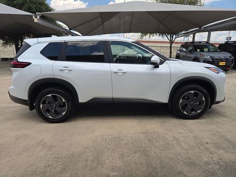 Certified 2026 Nissan Rogue SV FWD image 2