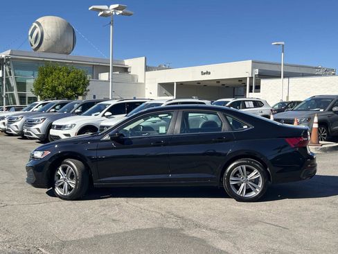 Certified 2024 Volkswagen Jetta SE w/ Panoramic Sunroof Package image 2