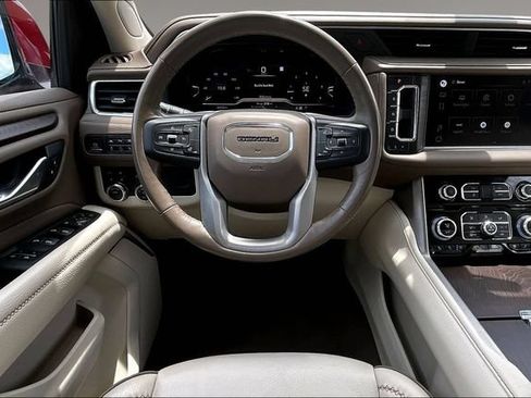 Used 2022 GMC Yukon XL Denali AWD/4WD image 8