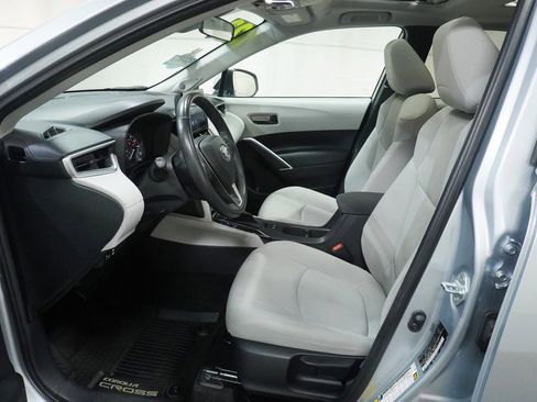 Certified 2023 Toyota Corolla Cross LE image 11
