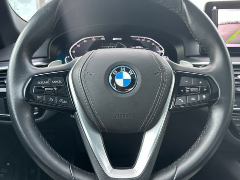 Used 2023 BMW 530e w/ Convenience Package image 23