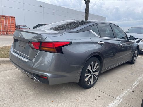 Certified 2022 Nissan Altima 2.5 SV w/ SV Premium Package image 4