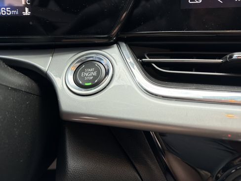 Used 2025 Chevrolet Trax LT w/ LT Convenience Package FWD image 23