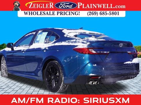 Used 2025 Toyota Camry SE image 2