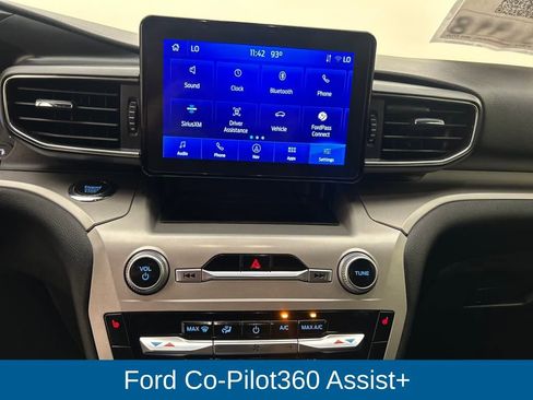 Certified 2022 Ford Explorer XLT w/ Equipment Group 202A image 33