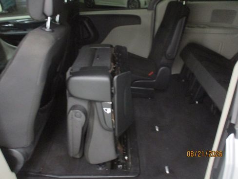 Used 2019 Dodge Grand Caravan SE w/ UConnect Hands-Free Group FWD image 12