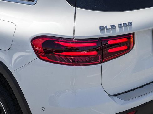 New 2026 Mercedes-Benz GLB 250 4MATIC image 11