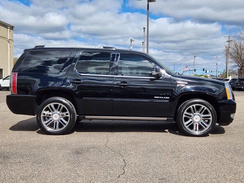 Used 2013 Cadillac Escalade Premium AWD/4WD image 11