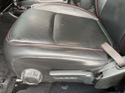 Used 2023 Jeep Wrangler Rubicon image 32