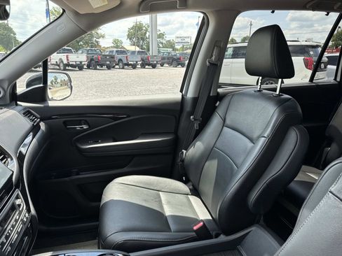 Used 2020 Honda Pilot Touring image 16