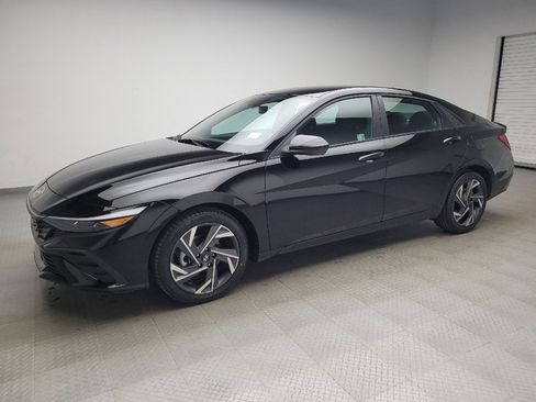 Used 2025 Hyundai Elantra Sport FWD image 2