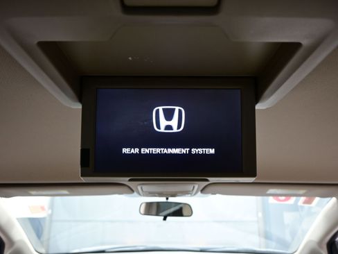 Used 2016 Honda Odyssey SE image 18