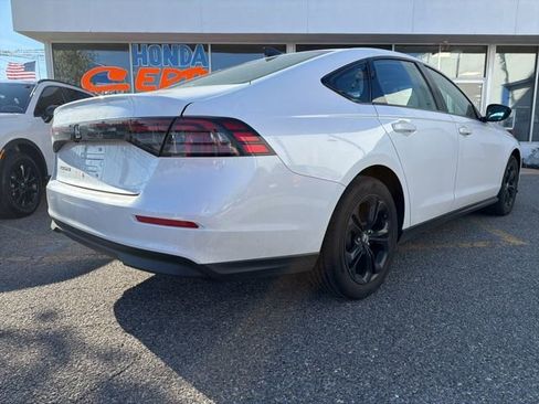 Certified 2025 Honda Accord SE image 5