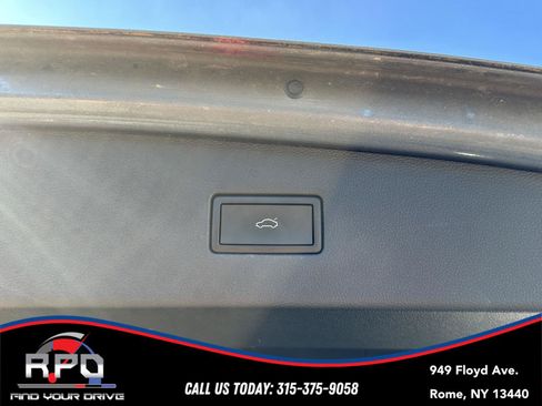 Used 2022 Volkswagen Tiguan SE AWD/4WD image 32