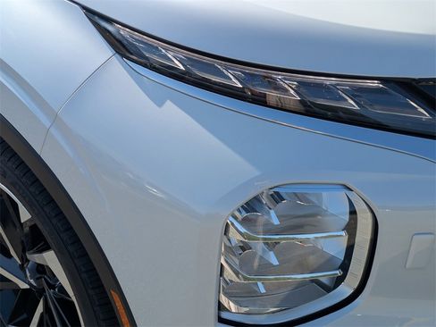 New 2025 Mitsubishi Outlander SEL image 9