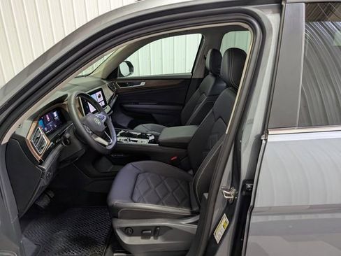 Used 2025 Volkswagen Atlas SE AWD/4WD image 15