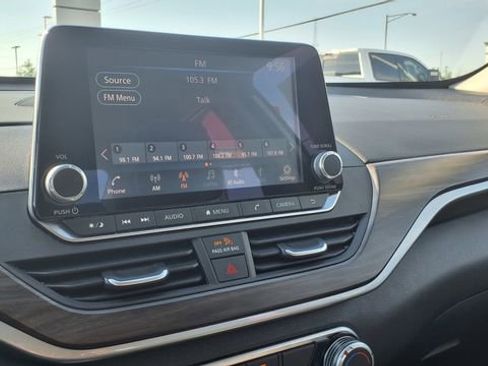 Used 2025 Nissan Altima 2.5 SV image 24