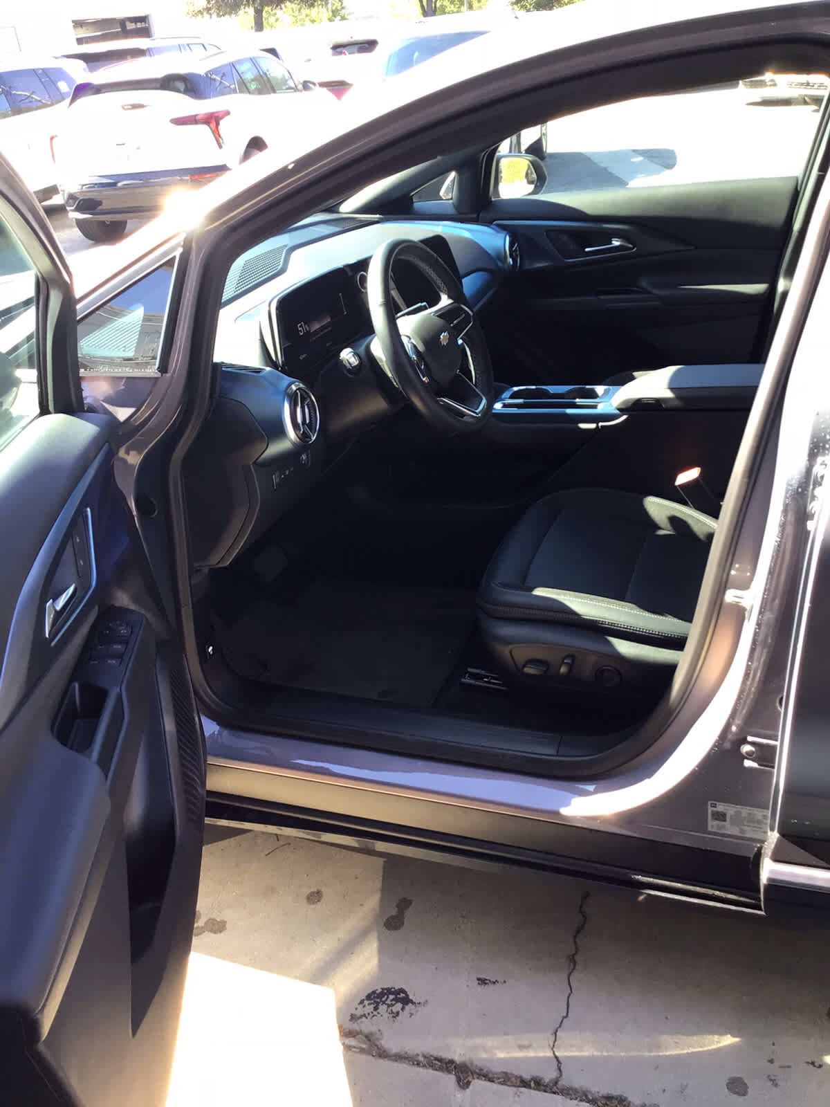 Used 2024 Chevrolet Equinox EV LT FWD image 5
