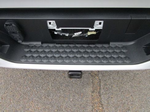 Used 2025 GMC Canyon AT4 w/ Technology Plus Package image 12