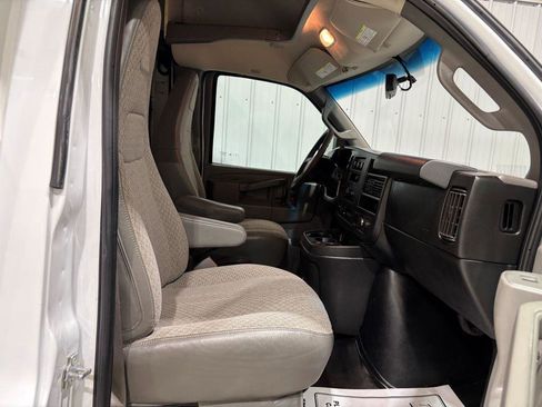 Used 2019 Chevrolet Express 3500 w/ Power Convenience Package RWD image 12