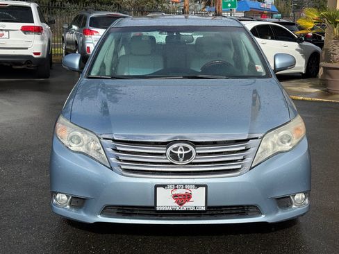 Used 2011 Toyota Avalon Limited image 2