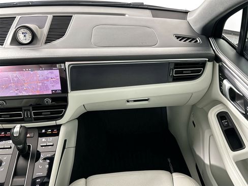 Certified 2022 Porsche Macan GTS image 31