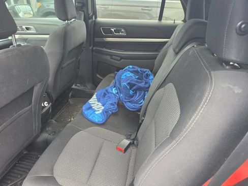 Used 2019 Ford Explorer XLT w/ Equipment Group 201A FWD image 10