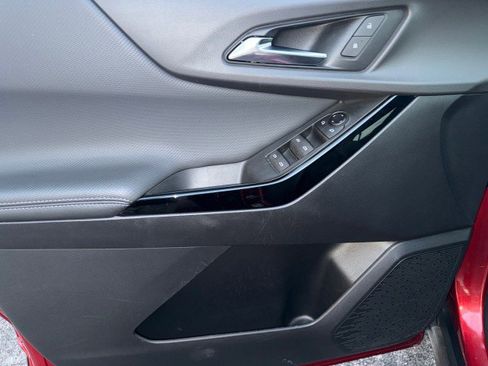 Used 2025 Chevrolet Equinox LT w/ Safety and Technology Package image 14