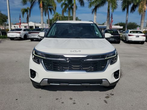 Used 2024 Kia Seltos EX image 2