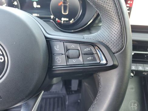 Used 2024 Alfa Romeo Tonale Ti w/ Premium Interior Package image 18