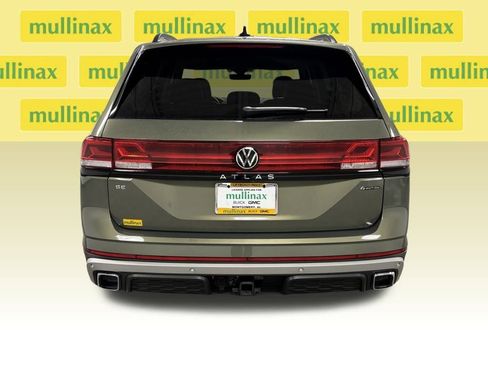 Used 2024 Volkswagen Atlas Peak Edition SE image 16
