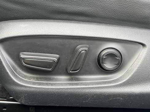 Used 2020 Toyota Camry SE image 18