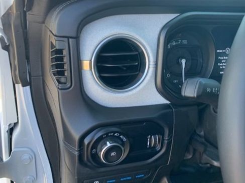 Used 2025 Jeep Wrangler Unlimited Sahara AWD/4WD image 24