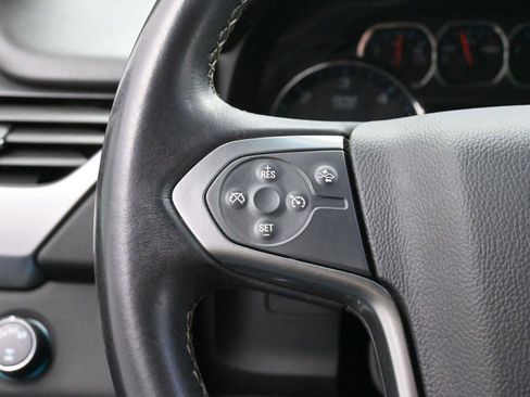 Used 2018 Chevrolet Suburban LT image 16